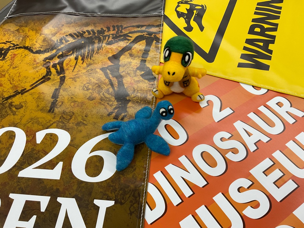 ２０２６年春にリニューアルオープンする穂別博物館のオープニングプロジェクトチー ム公式 Instagram・Facebook・X（旧 Twitter）が新設しています。 X では、この可愛らしい２人（？）が主役！ 
@mukawa_museum_newop 
X：<a href="/mukawa_museum_o/">【公式】むかわ町穂別博物館🆕プロジェクト</a> 
Facebook：＠Mukawamuseum