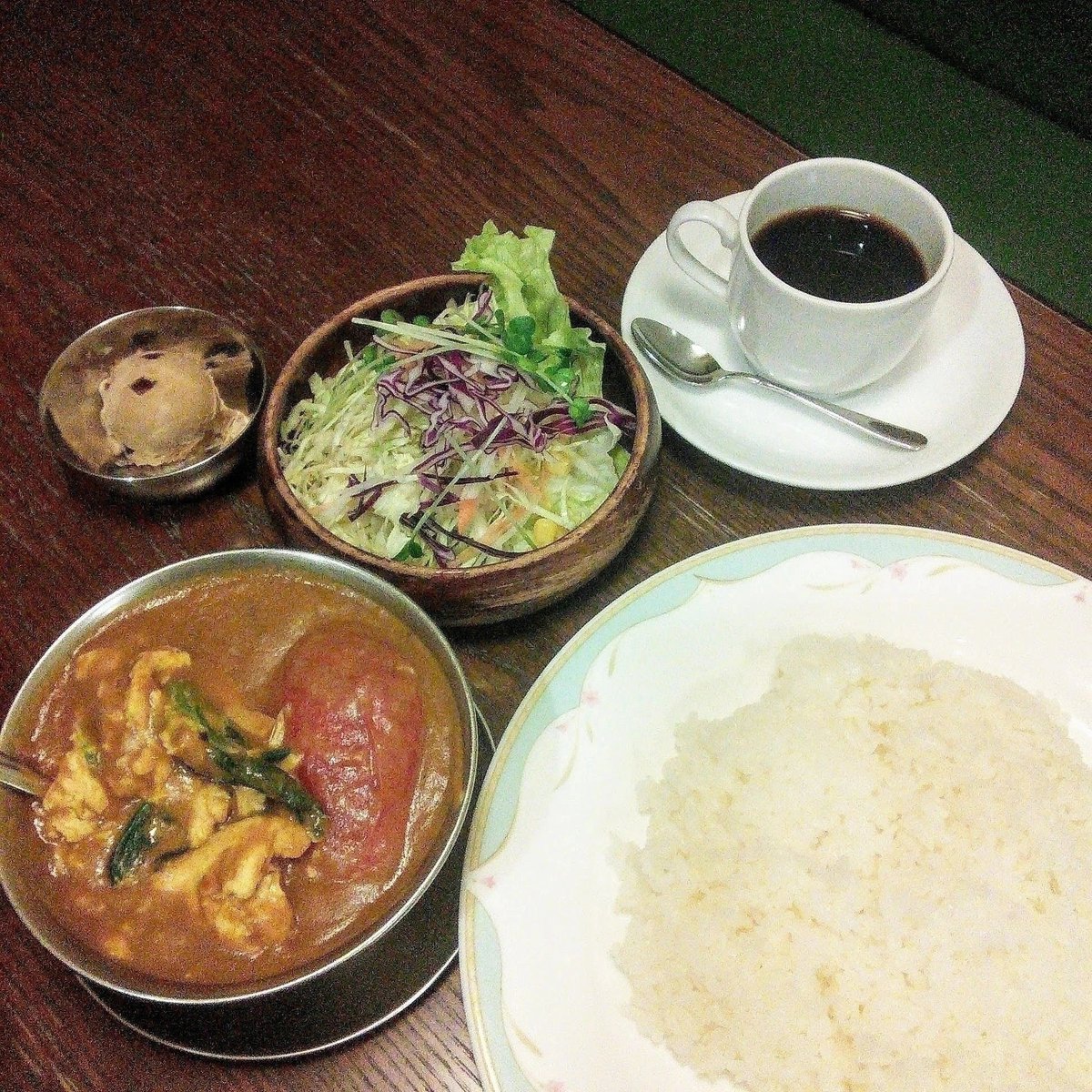 kareitei's tweet photo. おはようございます
華麗亭です
今週もどうぞよろしくお願いいたします
今週の週替わりランチは
トマトとホウレン草のオムレツ入りカレーとなっております
天気が良く有りませんが
皆様のご来店お待ちしております🙇
＃華麗亭
＃カレー
＃ランチ
＃秋田 https://t.co/SqBzbTSVCv