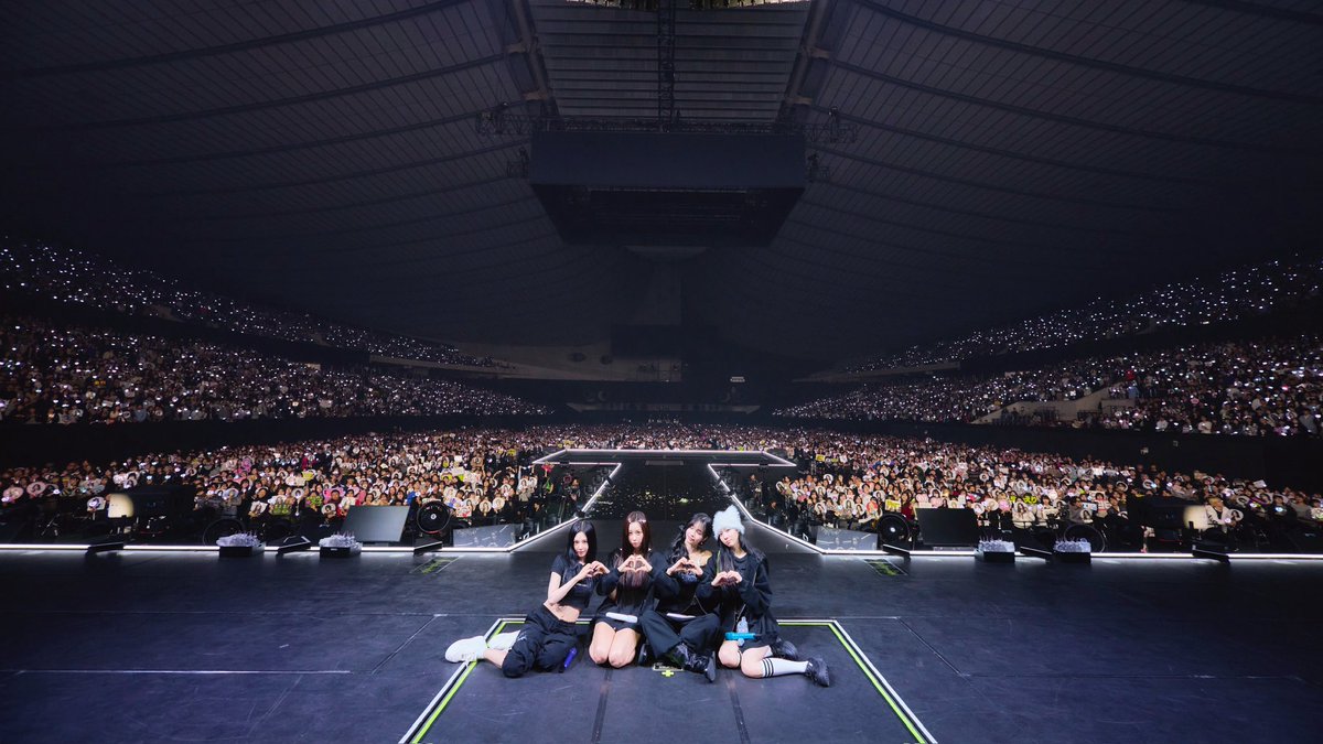 aespa_official kicked off “2025 aespa LIVE TOUR – SYNK : aeXIS
