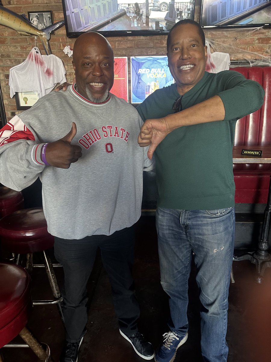 larryelder's tweet photo. The very funny @mybrucebruce: @OhioStateFB vs @UMichFootball in da HOUSE!!!

https://t.co/e0dQ3kQskX https://t.co/8IFT6ujHlZ