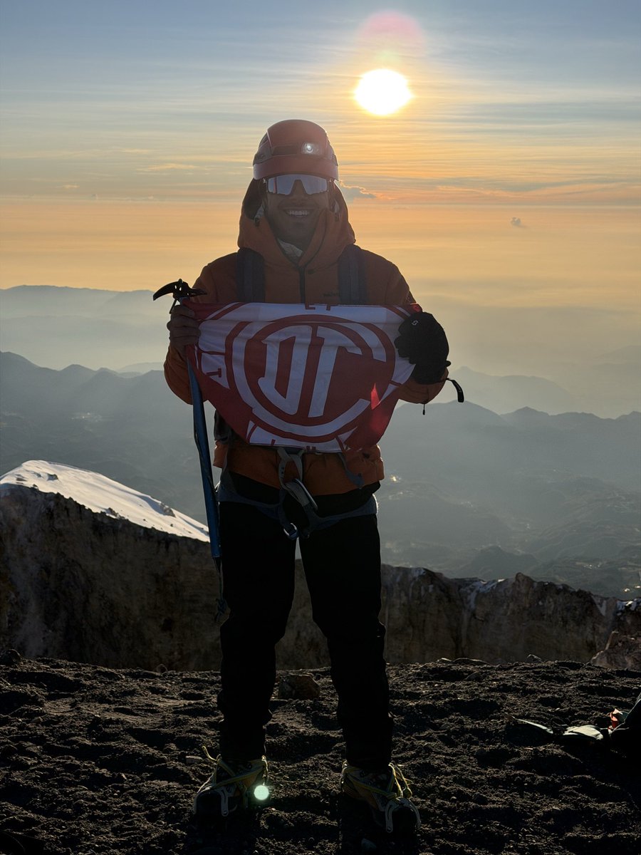 giillo's tweet photo. Hace frío en la cima @TolucaFC https://t.co/VXnmk3A9aC