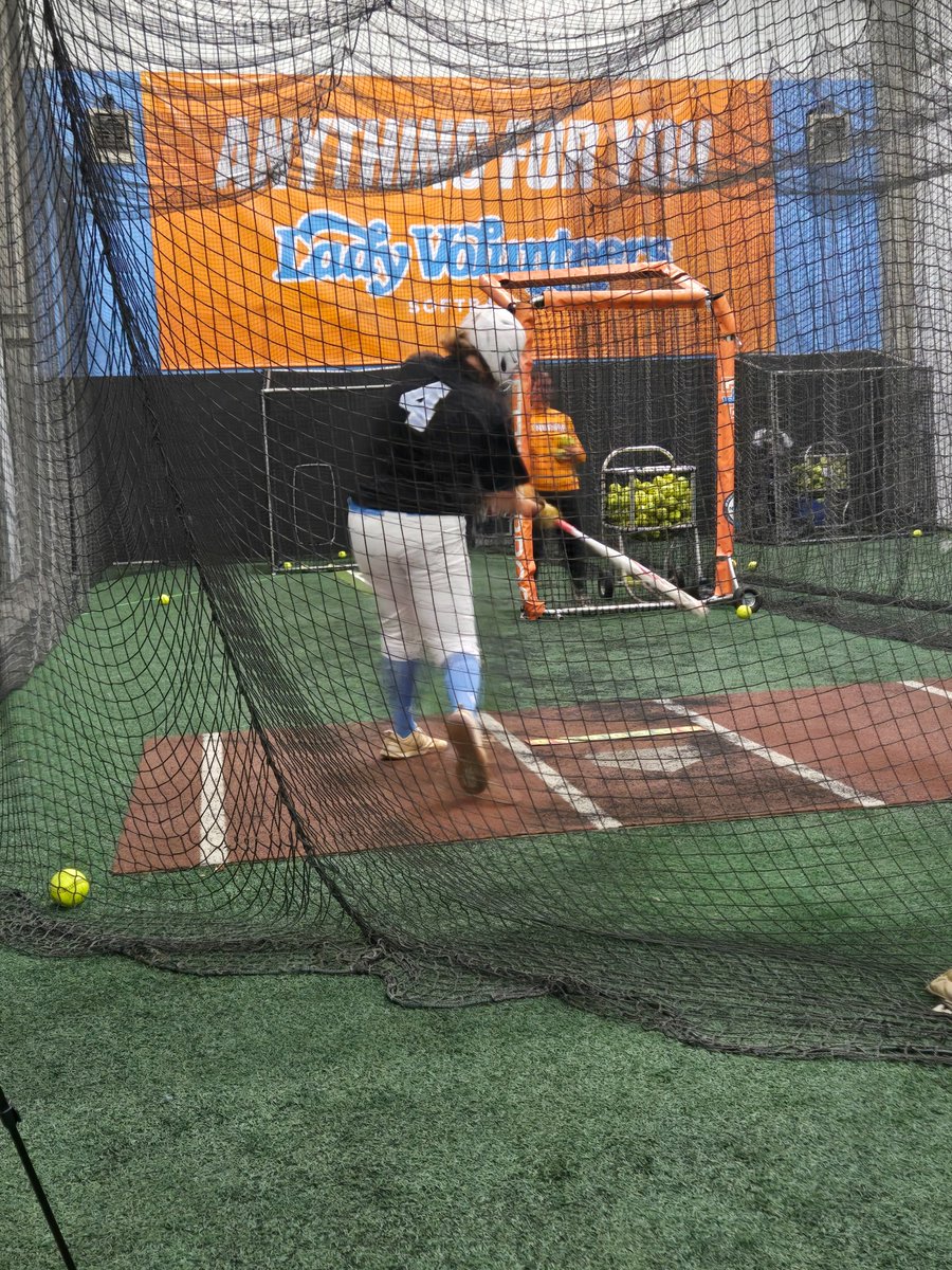 MaddiScott2028's tweet photo. Thank you to @Vol_Softball, Coach Snider, &amp; Coach Sanders for a great camp! I really enjoyed learning new techniques to perfect my hitting.  #GBO https://t.co/mXXyLQqOk0