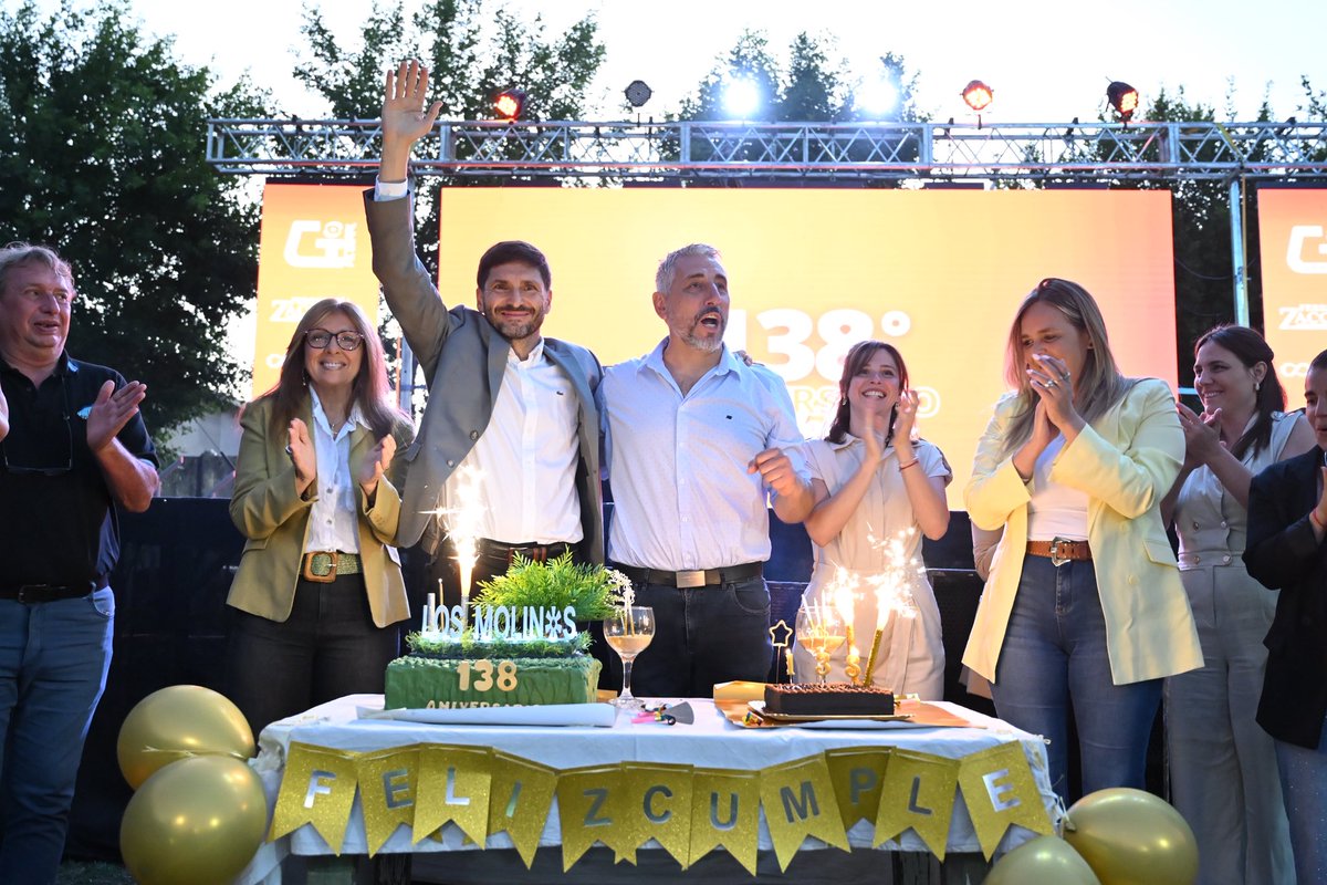 maxipullaro's tweet image. Ayer compartimos la tradicional Fiesta de la Frutilla en #Coronda y una gran noche en los 50 años de los Premios Brigadier en #SantaFe, celebrando el talento, el trabajo y la creatividad que hacen grande a nuestra provincia.

Hoy cerramos en #LosMolinos, acompañando un nuevo…