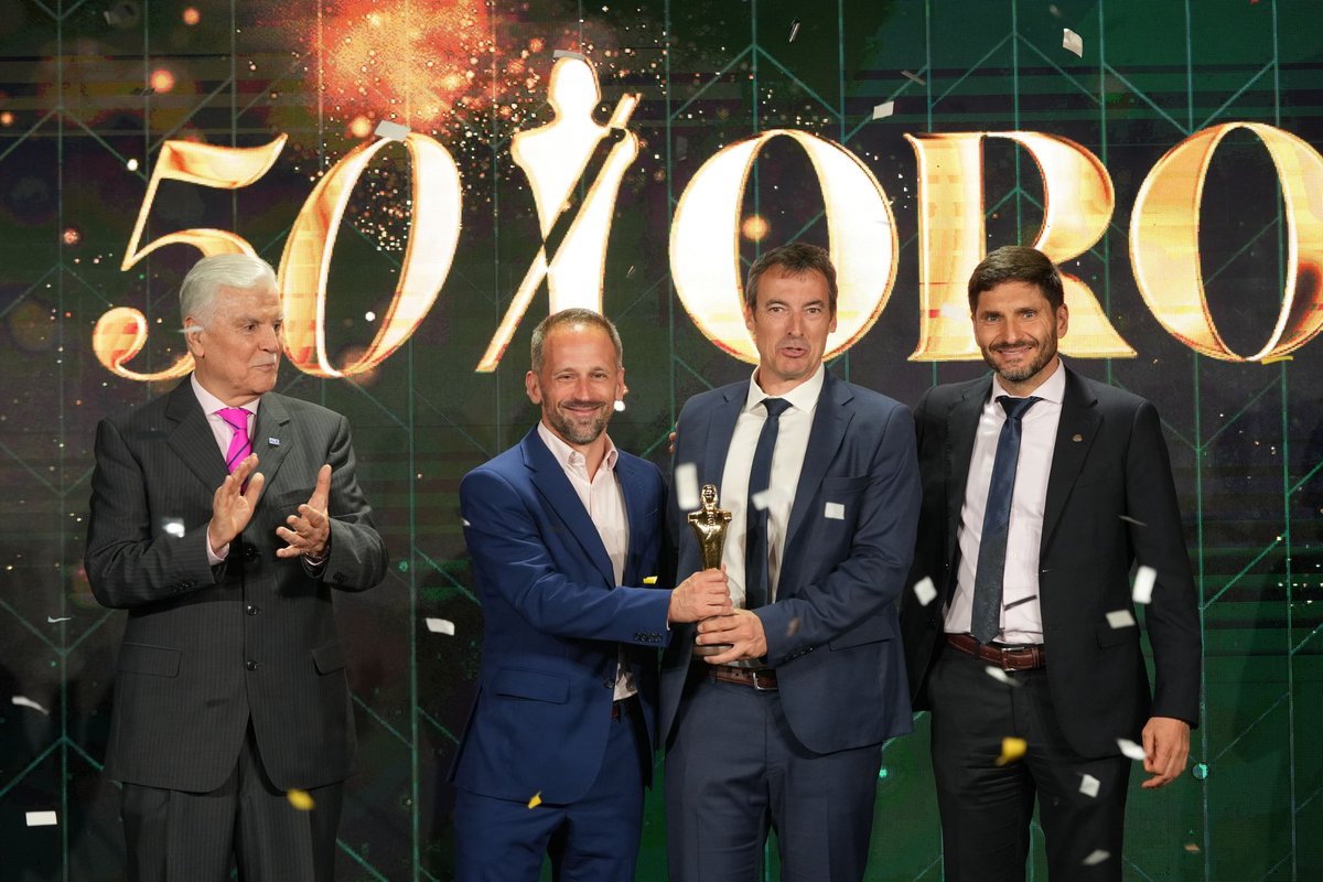 maxipullaro's tweet image. Ayer compartimos la tradicional Fiesta de la Frutilla en #Coronda y una gran noche en los 50 años de los Premios Brigadier en #SantaFe, celebrando el talento, el trabajo y la creatividad que hacen grande a nuestra provincia.

Hoy cerramos en #LosMolinos, acompañando un nuevo…