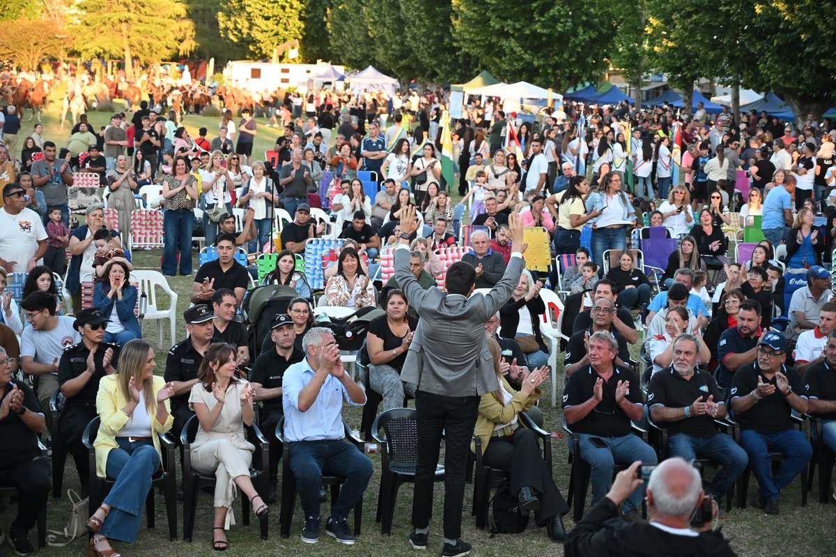 maxipullaro's tweet image. Ayer compartimos la tradicional Fiesta de la Frutilla en #Coronda y una gran noche en los 50 años de los Premios Brigadier en #SantaFe, celebrando el talento, el trabajo y la creatividad que hacen grande a nuestra provincia.

Hoy cerramos en #LosMolinos, acompañando un nuevo…