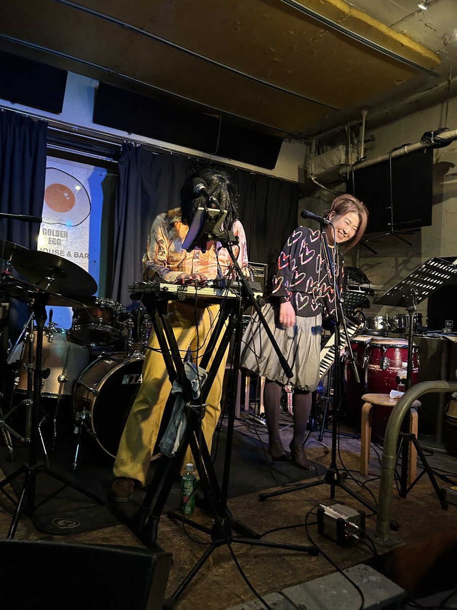 kan3003's tweet photo. #サイモンガーモバイル 東京最後&今年最後のライブ、飛び込みで行ってみた。ホストの #FREEFUNK とのセッションもサイコーだった。そして2026年最初のライブも東京(新宿)。あれ?豊橋に引っ越すのでは?とりあえず「妖怪じみた緑モンガー」「地味にシンセサイザーを弾く男」の2枚を上げてみる。 https://t.co/xrAtOFCB7Y