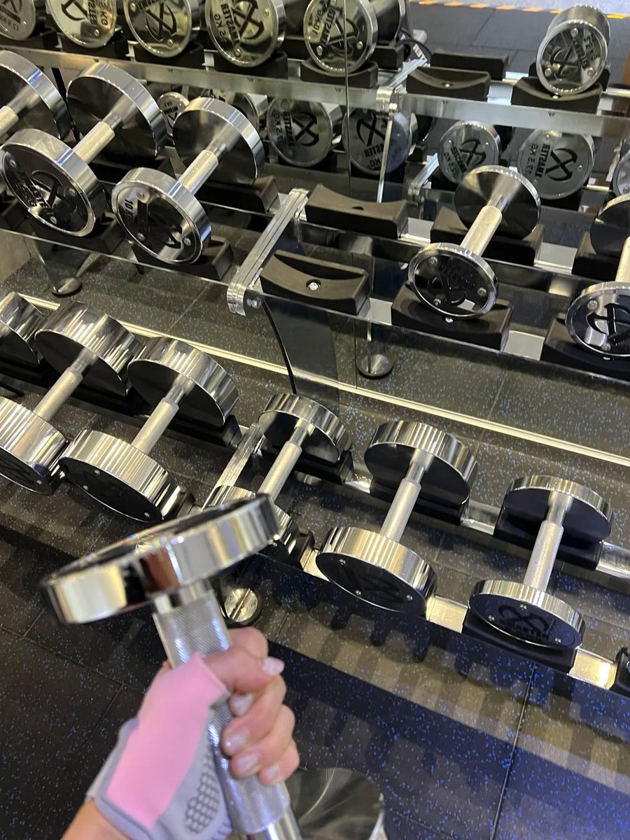 ruby63637's tweet image. Lifting heavy, loving harder 💖🏋️‍♀️she's strong inside and out 💪🌸. Power in every rep, grace in every step. Strength isn't just physical, it's the heart that keeps going.