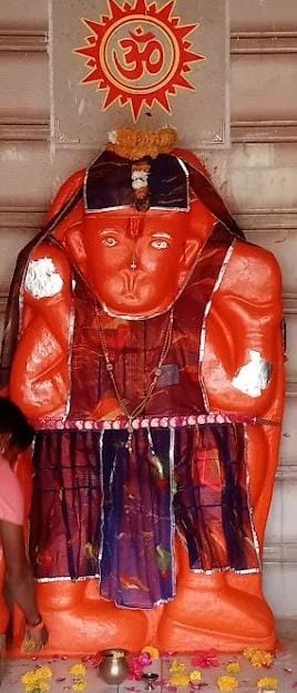 🙏 जय श्री राम 🙏
🌹दिन की शुरुआत प्रभु दर्शन से🌹
श्री हनुमान टेंपल , खालवा, बकार्जुन, खण्डवा MP में विराजमान श्री हनुमान जी महाराज के दिव्य दर्शन। प्रभु की कृपा से आज का दिन शुभ एवं मंगल मय हो। श्री सीतारामजी महाराज सबका कल्याण करे।
🙏सुप्रभात🙏