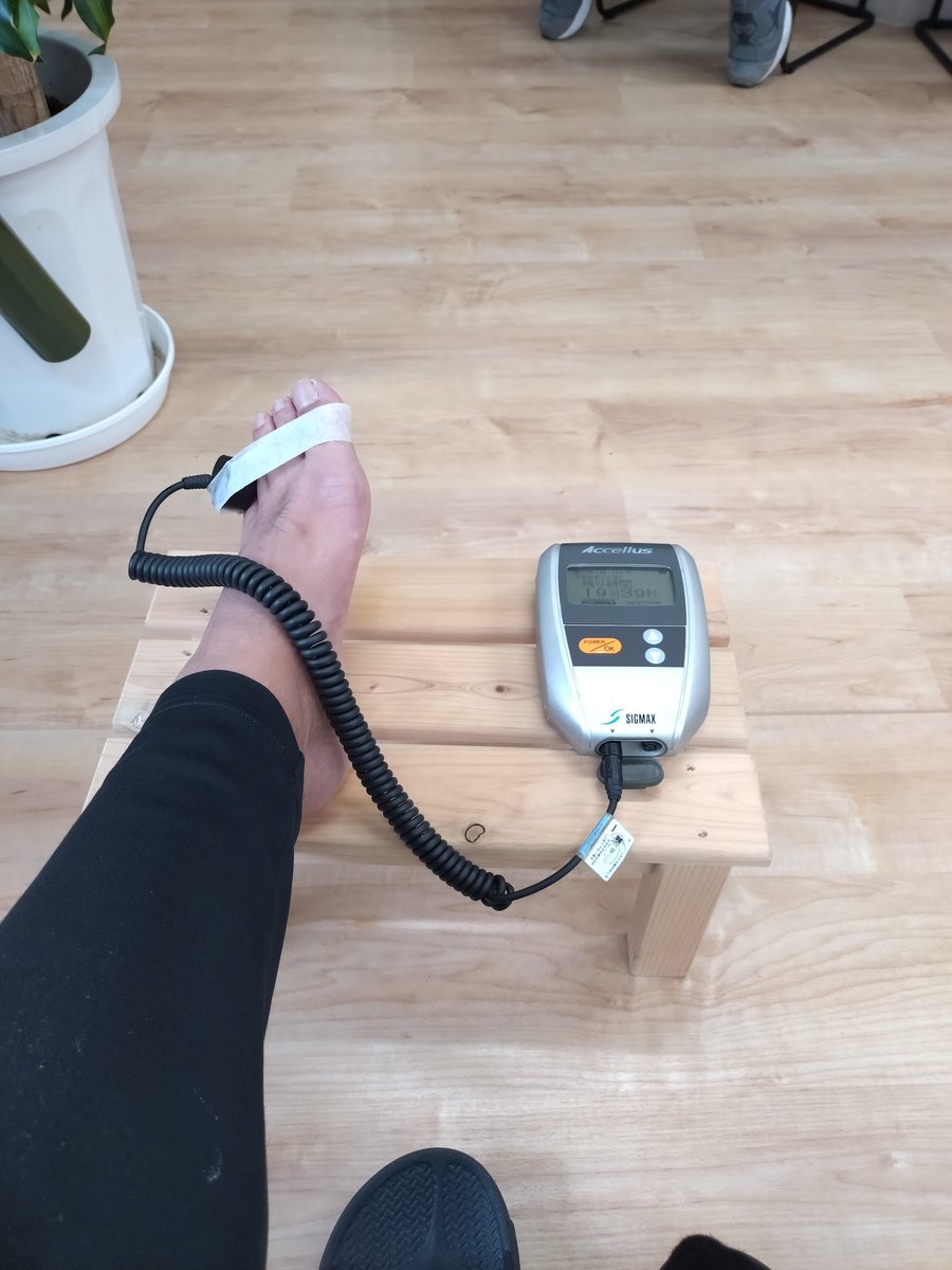 initial33a's tweet image. いつもながら💧
整形外科に言いたいことがある。
ただ痛いからラクになりたいのと
ケガや病気で生活が不自由で治療するのを
白黒ハッキリ線を引いて欲しい。
医療費のムダな負担がこんな部分に蔓延している気がする。
朝6時にリハビリの順番取りにくる人のために何時間も診察を待つのはどうかと思う。