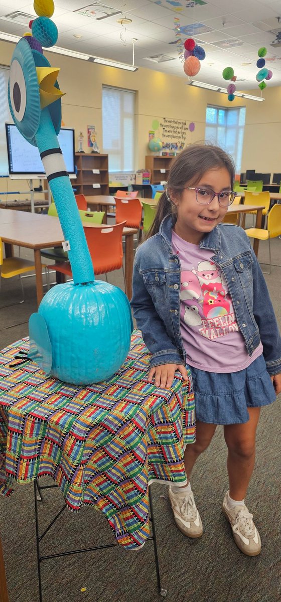 And the winner goes to. . . Amelia De La Flor in Mrs. Hoeltke's class!! Congratulations Amelia for the most votes on your Storybook Pumpkin!! 💙🧡