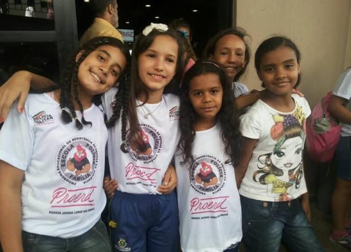 2004version's tweet image. PUTA Q PARIU MANO
#PROERD