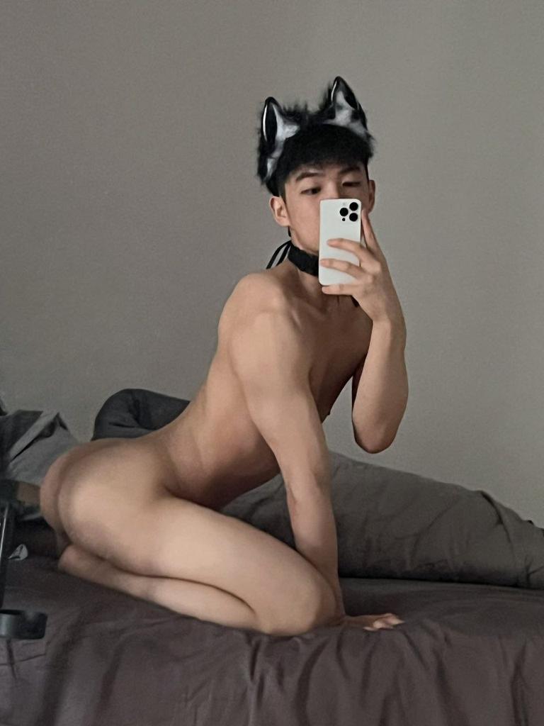 可以做哥哥的小狗吗？想被哥哥调教我的蜜桃臀，哥哥可以牵着绳子后入我的蜜桃操爽我吗？#哥哥私信约 #门槛180可上门