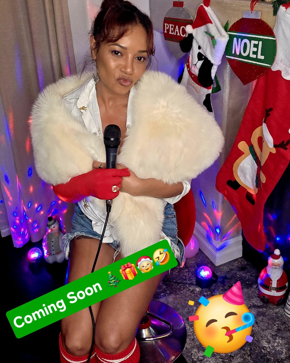 COMMENT w/ your FAVORITE #HolidaySONG that you .. MIGHTTTTT  want me to #Karaoke .. ⁉️👀💃🏽🎤👩🏽‍🎤🎶

 🤣😂💯🥰
#LoveALWAYS  #Bday 💙 #TamalaJones