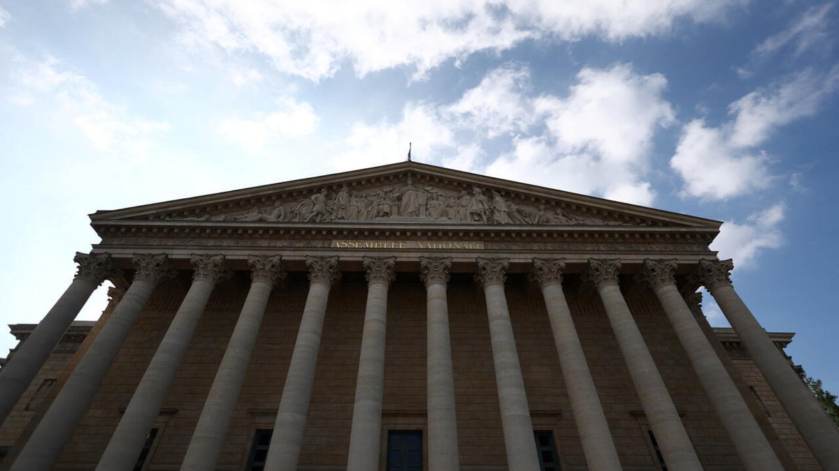 Budget de la Sécu : une durée maximum aux arrêts de travail fixée, reprise des débats mercredi france24.com/fr/france/2025…