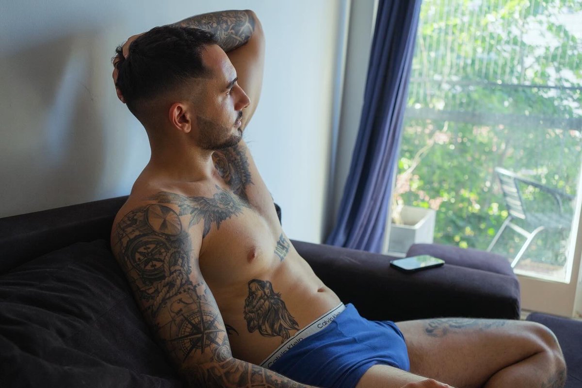 I stayed home today, and I got really turned on. Find out what happened 😏😏

onlyfans.com/eldesc0vip/c2