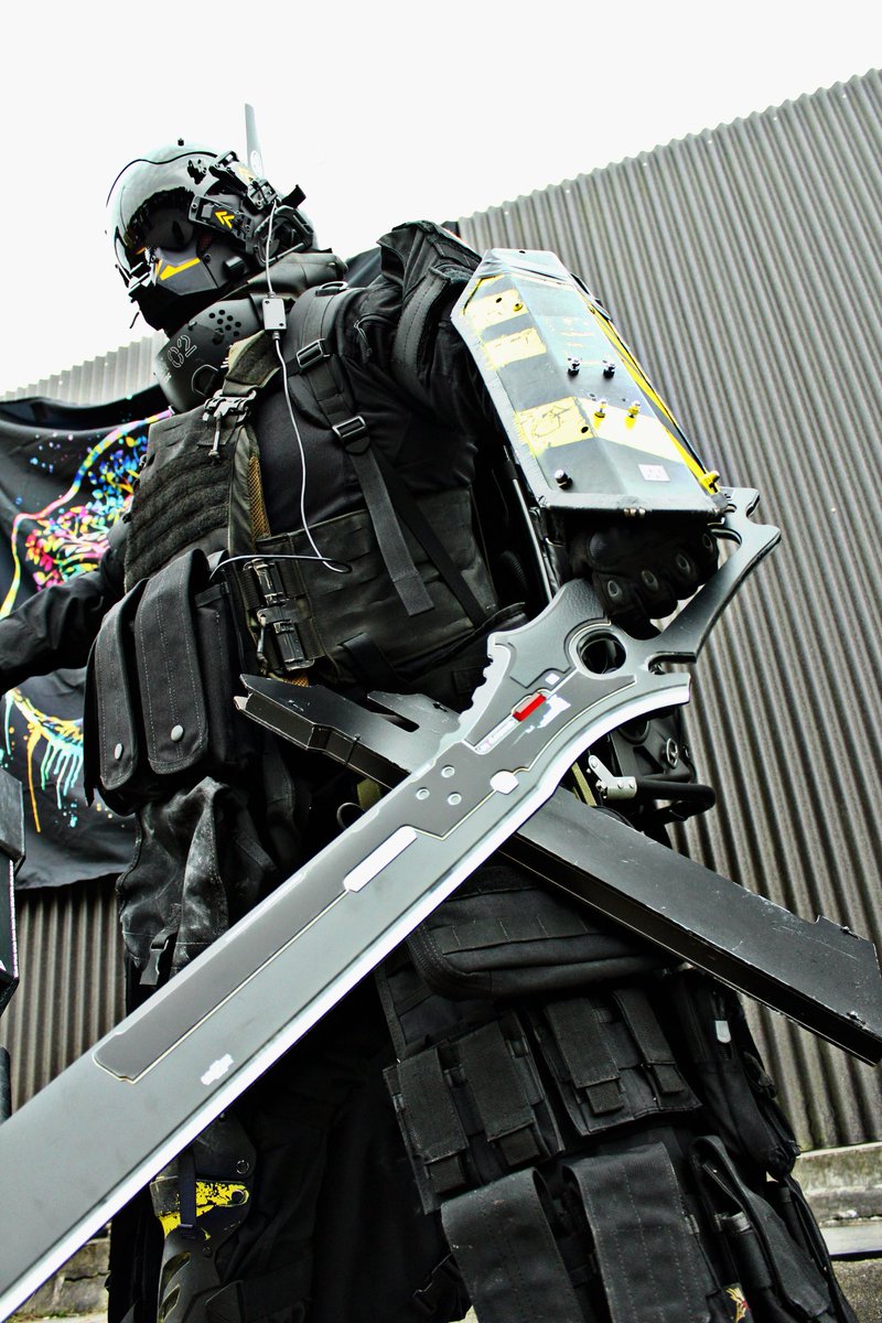 06_type1945_2nd's tweet image. これが儂の2025年版装備なり！
今年は装備リメイクの途中っていうのもあって黄色部分がだいぶ少なくてSFよりミリタリー要素に強く傾いたけど、この重厚感たまらんぬ！(自画自賛)
📸(@urshi_image )

#ARMOR祭 
#ARMOR祭2025