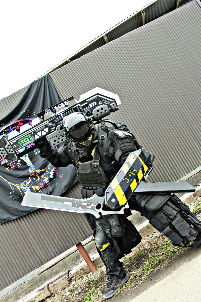 06_type1945_2nd's tweet image. これが儂の2025年版装備なり！
今年は装備リメイクの途中っていうのもあって黄色部分がだいぶ少なくてSFよりミリタリー要素に強く傾いたけど、この重厚感たまらんぬ！(自画自賛)
📸(@urshi_image )

#ARMOR祭 
#ARMOR祭2025