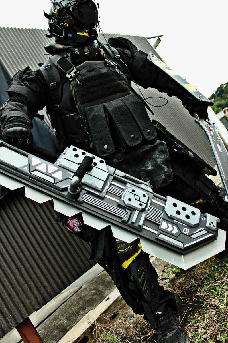 06_type1945_2nd's tweet image. これが儂の2025年版装備なり！
今年は装備リメイクの途中っていうのもあって黄色部分がだいぶ少なくてSFよりミリタリー要素に強く傾いたけど、この重厚感たまらんぬ！(自画自賛)
📸(@urshi_image )

#ARMOR祭 
#ARMOR祭2025