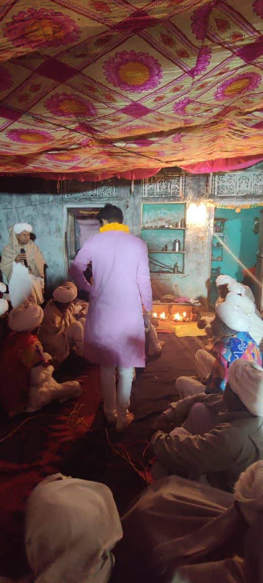 📍रामसिंह की ढाणी,डाबला(नीमकाथाना)

सामाजिक कार्यक्रम में सम्मिलित होने का सौभाग्य मिला।

छावड़ी परिवार द्वारा दिए गए स्नेह,आदर व मान-सम्मान के लिए तहेदिल से आभार।

आप सभी का स्नेह और विश्वास ही मेरी सबसे बड़ी पूंजी है।

मैं सदैव समाजसेवा व जनकल्याण के कार्यों में समर्पित रहूँगा।