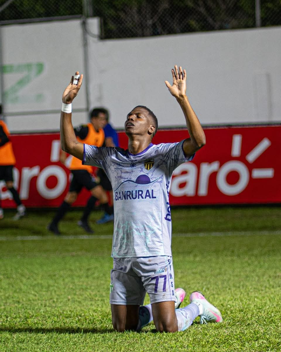 ¡🥑 VICTORIA DE ANTIGUA EN SU VISITA A GUASTATOYA 🔥!

🗓️ Domingo 9 de noviembre 
⏰ 17:00 horas 
🏟️ David Cordón Hichos 

Guastatoya 0️⃣🆚3️⃣ Antigua GFC 

52' Robinson Flores 0-3
50' Juan Apaolaza 0-2
24' Dewinder Bradley 0-1

#CDGT #VamosGuate