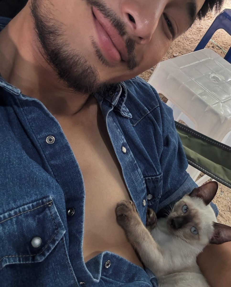 รูปที่เพื่อนแท็กหา กับ รูปที่ส่งอวดแม่จ๋า 555555
#ApoNattawin