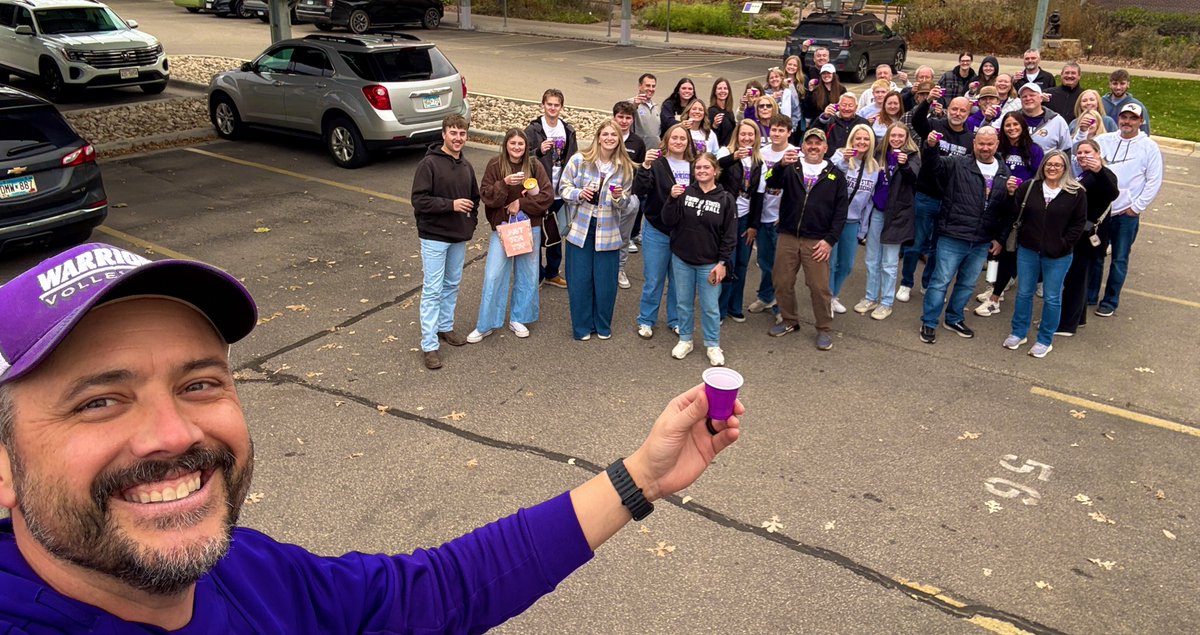 cc2amaz's tweet image. Two big W’s this weekend with the whole fam together for Friday night and a big tailgate crew on Saturday. #stedlets #rollwarriors #parentsweekend