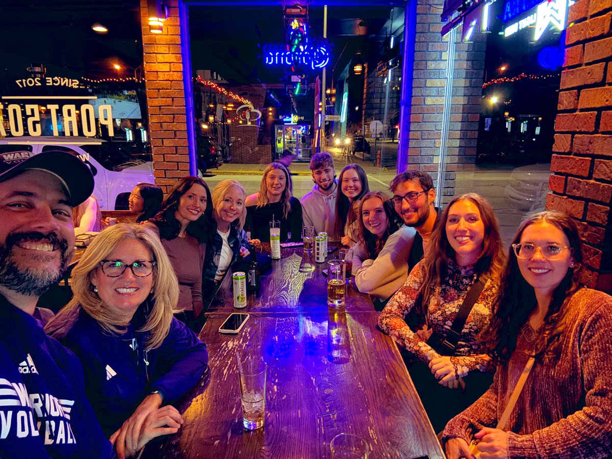 cc2amaz's tweet image. Two big W’s this weekend with the whole fam together for Friday night and a big tailgate crew on Saturday. #stedlets #rollwarriors #parentsweekend