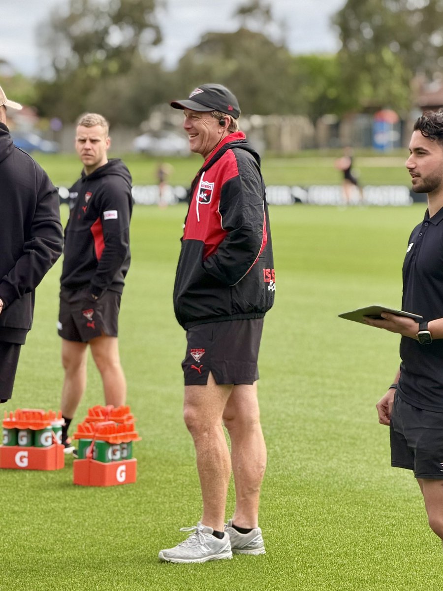 BomberBanter_au's tweet image. Matty Innes - very vocal and directive out there today, felt like he’s been with us for years. He’d be pretty happy with the contingent available, only a small group restricted. Now he’s jst gona keep them all that way 🤪