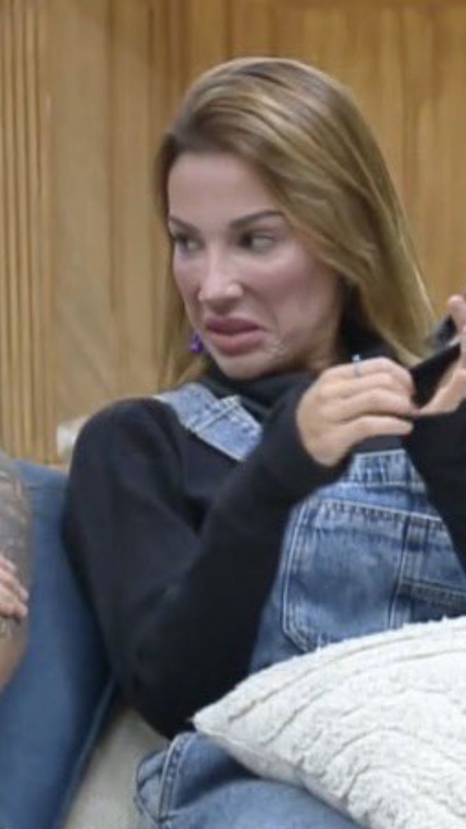 driisantt's tweet image. Mesquita: &quot;Matheus assumiu que estava usando a Duda e falava pra câmeras antes, que nojo desse cara. A Maria que levanta pauta que defende as mulheres passa pano pra isso, q vergonha, Brasil deve tá puto com isso&quot;.

ACERTOUUUU MESQUITAAAAAA

#AFazenda