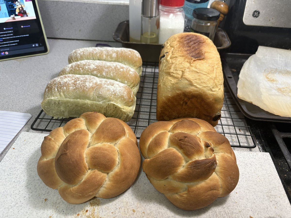 SalteaKichee's tweet image. These lil prototype breads were fairly solid!
The churiruby bread will be posted and written down, so yeah!

VTubers I’ve turned into bread:
@/DaiShimaVT @mipyunvt @/churirubyVT!

Daishima &amp;amp; Mipyun are still going to the test chambers but the Churiruby… is on the fence!