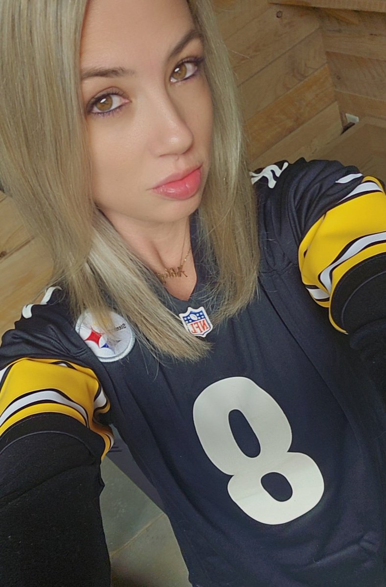 Ashleyy86's tweet image. #HereWeGo #GameDay #selfie #Rodgers