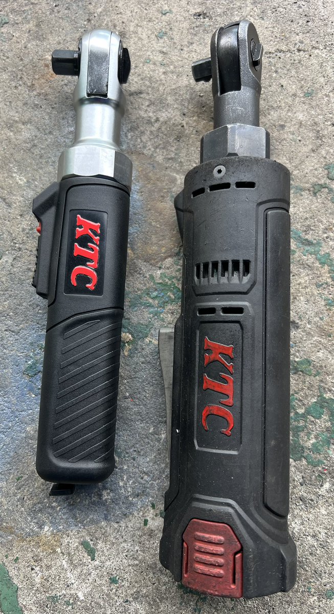 d2s_rolling's tweet image. 新しいやつ、前モデルと違って小さくて握りやすくていいなー😆