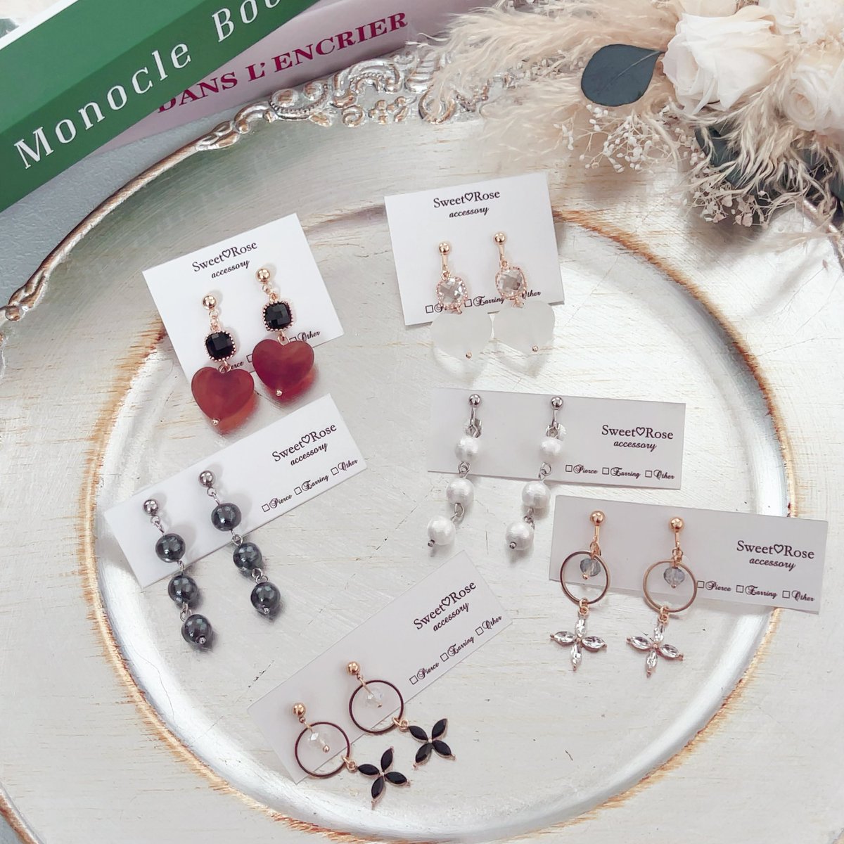 𝓑𝓛𝓐𝓒𝓚 𝑜𝑟 𝓦𝓱𝓲𝓽𝓮
みんなはどっち派ですか？？♡