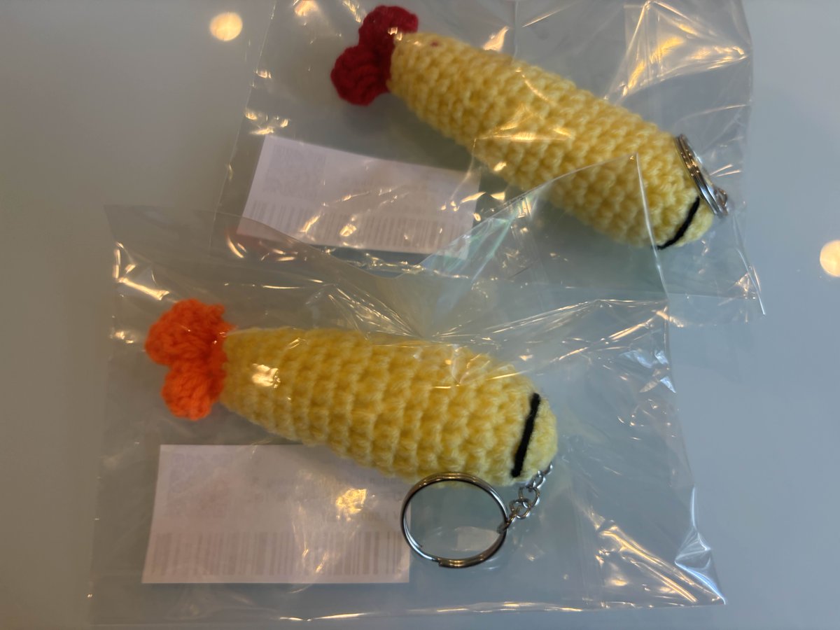 #SOLIDA #MarkRobinson  の棚に人気の『TEMPURA AND LOVE』他、棚主さんの絵本を中心に計７点入荷しました！

可愛いえび天のニットドールもおすすめです！
2階　エミール・デュルケーム通り5番地 でお待ちしています！（たぬ）

棚主ページ👉passage.allreviews.jp/store/C4ZXKPQF… 

#PASSAGE
#共同書店
#神保町