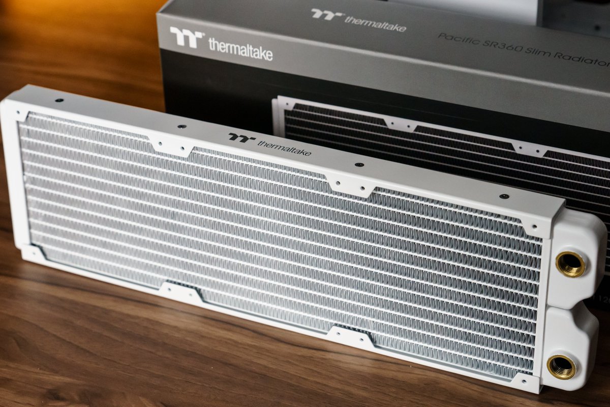 ThermaltakeInc's tweet photo. Pacific SR Radiator Snow Edition ❄️
High density copper fins, slim 27mm design, and a sleek all white finish built for efficient cooling and clean PC setups.
Thanks @ezdiyfab for sharing!
#Thermaltake #PacificSR #SnowEdition #LiquidCooling #PCBuild https://t.co/xlcIVsqWRb