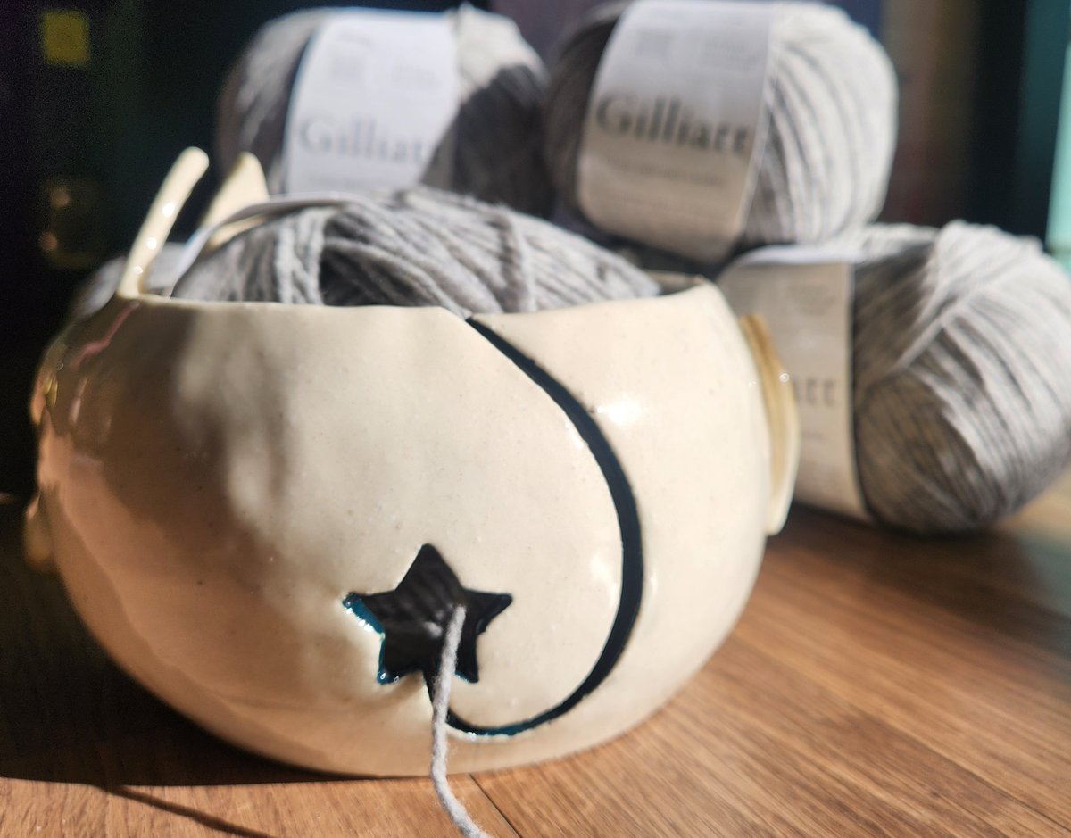 dyadya_knitting's tweet photo. 포코도트랑 교환하기로 한 핸드메이드 도자기 얀볼!!
질리아트 크기에 맞춰서 주문햇더여 ㅎㅎ
딱맞아서 기분좋고 이거 쓰면서 모비 뜰 생각에 설렌다 https://t.co/fljameyZQK