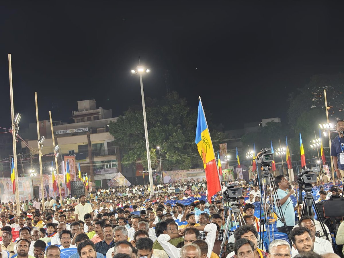 SivakumarState's tweet image. &quot;உரிமை மீட்க… தலைமுறை காக்க&quot; 

பாட்டாளி மக்கள் கட்சியின் தலைவர்,  இளைஞர்களின் எழுச்சி நாயகர், அண்ணன் மருத்துவர் அன்புமணி இராமதாஸ் அவர்களின் 100 நாள் தமிழக மக்கள் உரிமை மீட்புப் பயணத்தின் நிறைவு நாள் பெதுக்கூட்டத்தில் தருமபுரியில் கலந்து கொண்ட போது..

#உரிமைமீட்க | #தலைமுறைகாக்க