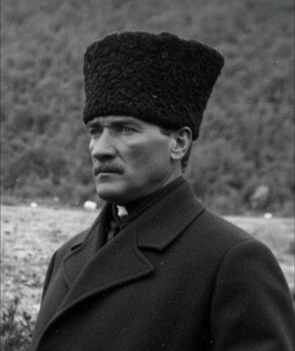 Sen çivisi çıkmış bu dünyada duvara asılan en güzel fotoğrafsın ❤️
-Saat 09.05