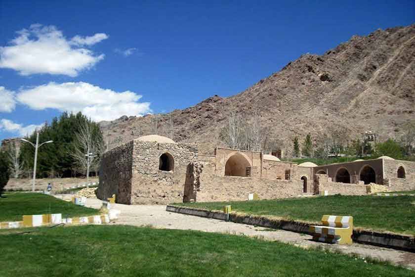 از فردوسی تا امروز، بزرگترین سرمایه‌ی ما، فرهنگ و همت‌مان بوده.  
این #سرمایه_ایرانی رو پاس داریم.
#سرمایه_کوهبنان