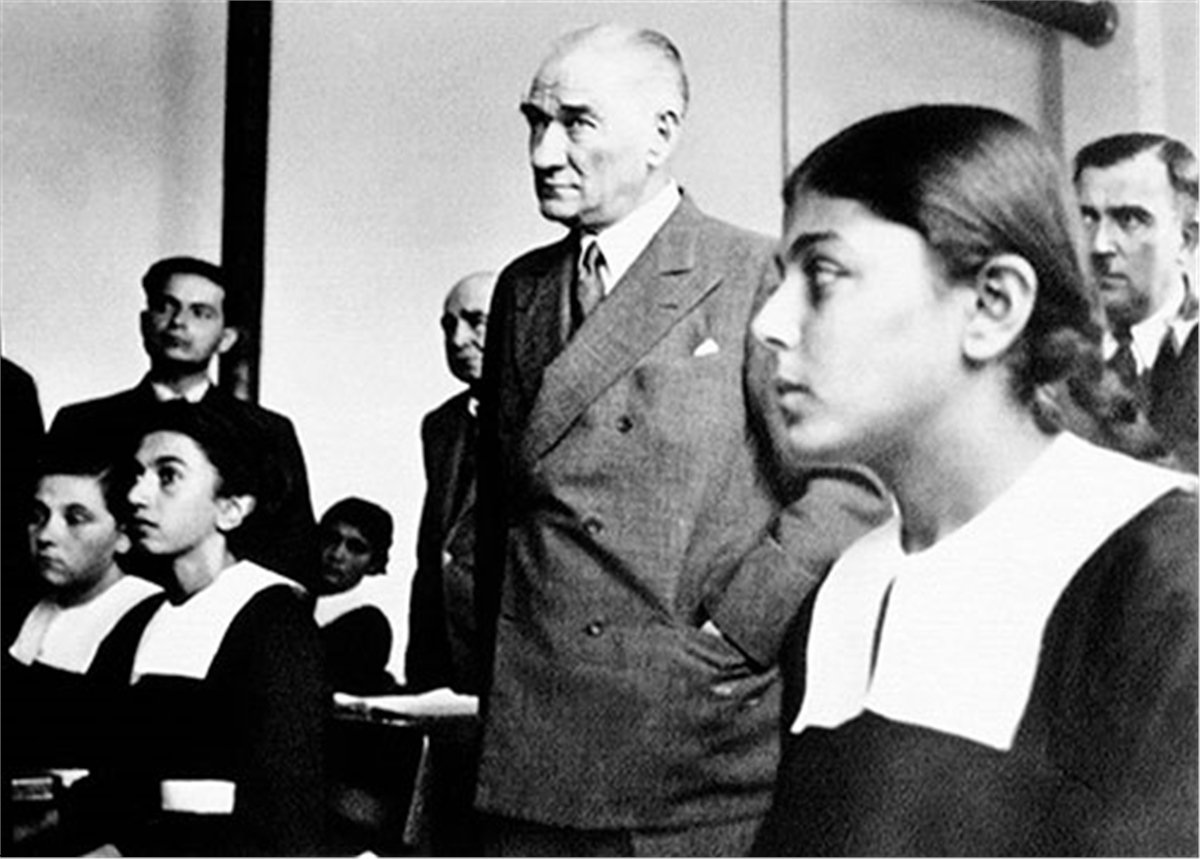 09:05 Senden hala korkuyorlarsa ölmemişsin demektir... #10kasım