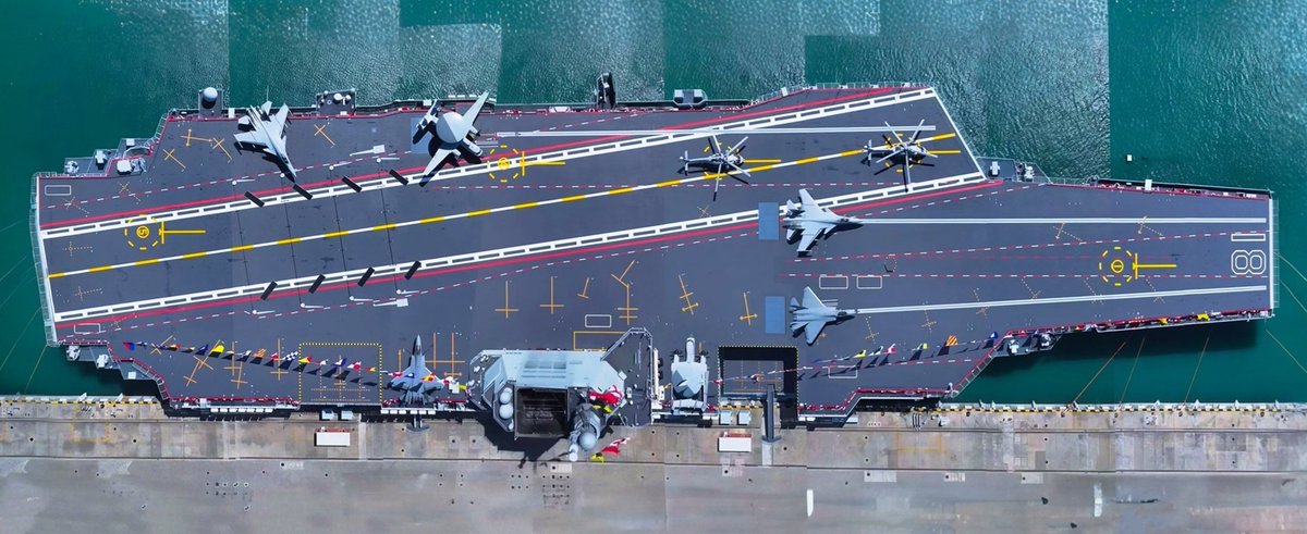 根本的な話として、多くの人が電磁カタパルトの採用という点のみを見て、具体性のない印象から空母福建を野心的な設計だと勘違いしている節がある。
実際には艦の基本構造は1980年頃のソ連時代から変わっていない超保守的なものなのに。
艦橋は小型化したが煙突やらエレベータ等の位置よく見なさいよ。