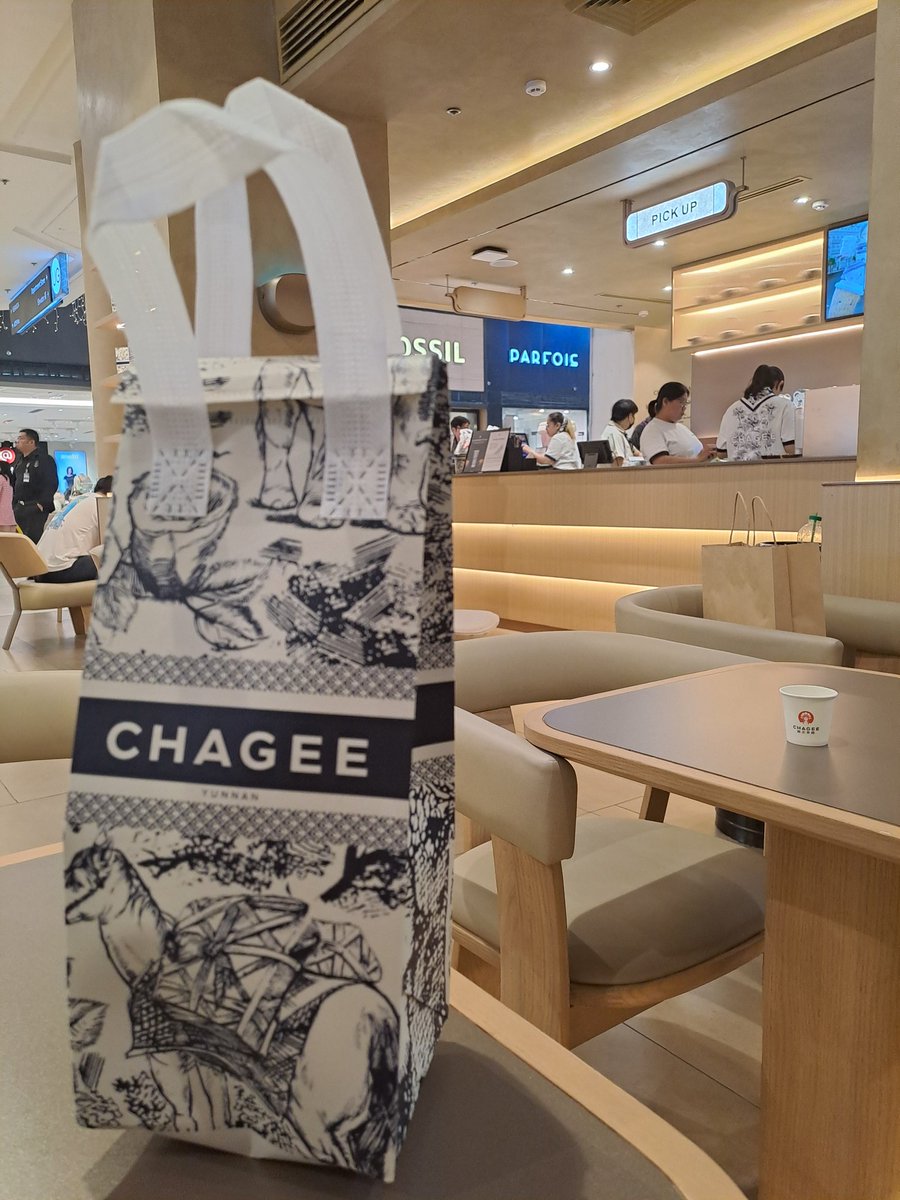 xandz34's tweet photo. Chagee is here in the Philippines 🧋
#Selfie #Mall #Chagee #奶茶 #Chageeph #霸王茶姬 #霸王茶姬chagee
📷 Nov 9 2025 @chageeph https://t.co/itYcESb3vx