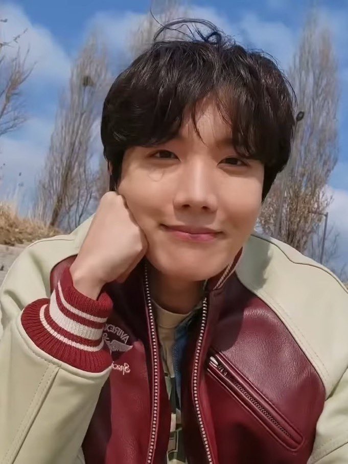 mugi_000001's tweet photo. 1 RT = 1 vote 🙏
I vote #jhope for #2025MAMAVOTE https://t.co/oMgw3o230P