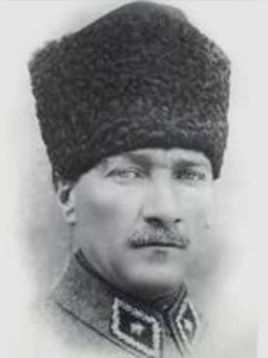 Türk vatanı üstünde, sönmez güneşsin sen... 

#10Kasım