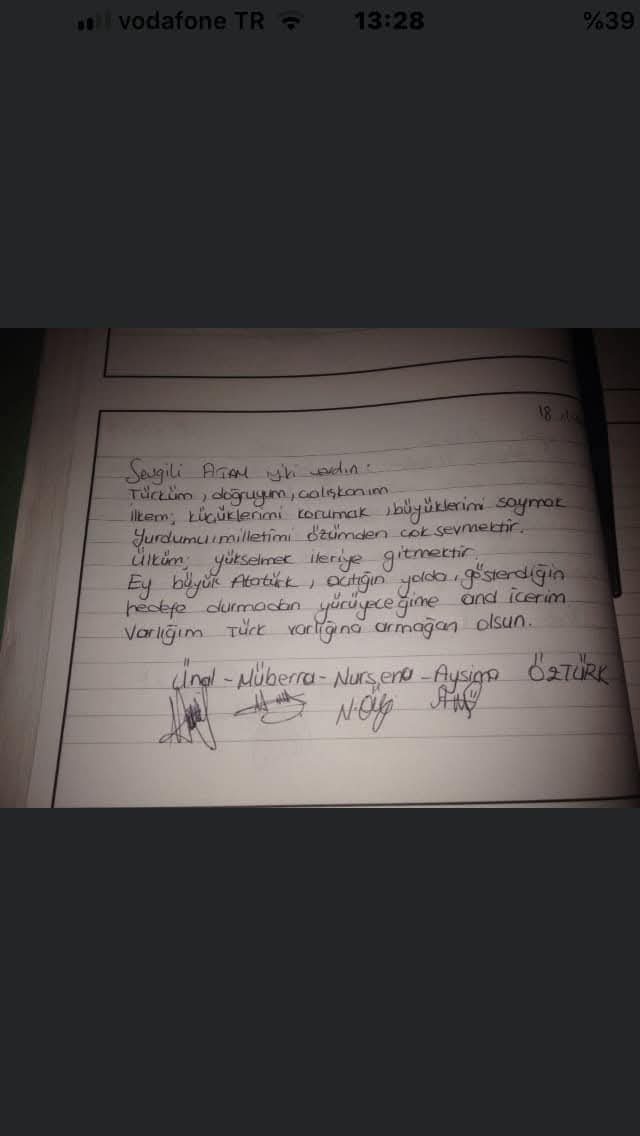 Birilerine göre ya ALLAH'A ya Atatürk'e tapmalısın oysa ALLAH'A şükür Atatürk'e teşekkür diye bir seçenek'de var.ALLAH'A bin şükür Atatürk'e teşekkür ...

Anıtkabir hatıra defterinden