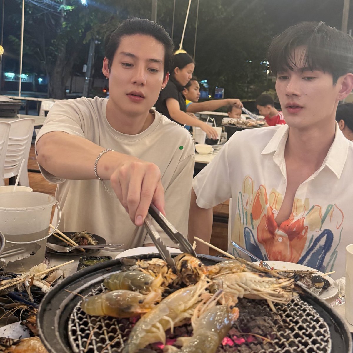 miabok555_p's tweet image. ความสัมพันธ์ 4 คนนี้น่ารักมาก ผลัดกันเลี้ยงผลัดกันดูแลสุด ๆ ลุงก็ตัวติดกับเพว พี่น้องภณก็ตัวติดกับจิ๋ว คู่นึงสายกิน อีกคู่สายมู นี่สินะสิ่งที่ได้นอกจากงานคือได้ครอบครัวเพิ่ม🥹

#ppoohkt #pavelphoom
#SpySailub #PonThanapon