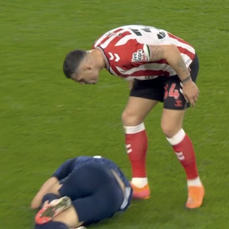 Jikaze wewe utaishia kubeba FA na Masahani kama mimi.😂