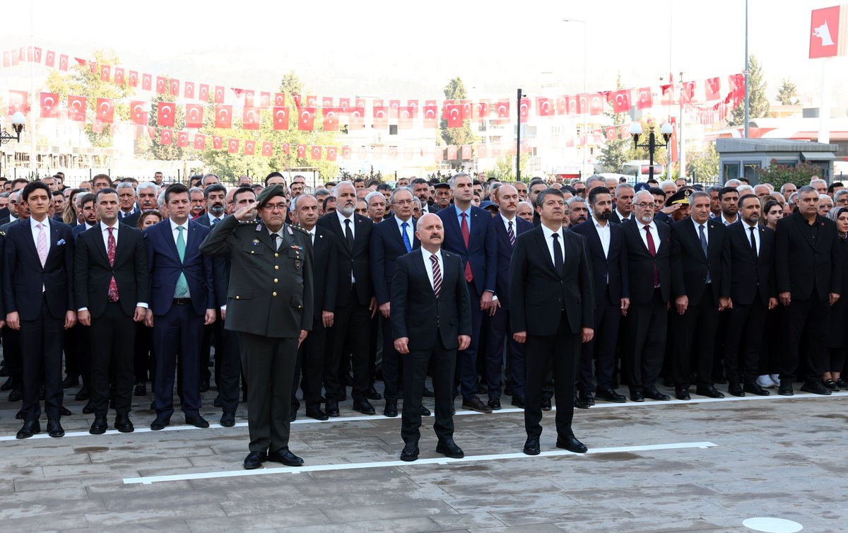 📍 Adıyaman Valiliği

Cumhuriyetimizin kurucusu, bağımsızlığımızın mimarı, büyük devlet adamı Gazi Mustafa Kemal Atatürk, ebediyete irtihalinin 87. yılında tüm yurtta olduğu gibi Adıyaman’da da törenle anıldı.

10 Kasım Atatürk’ü Anma Programı; Valimiz Sayın <a href="/DrOsmanVarol/">Dr Osman Varol</a>,