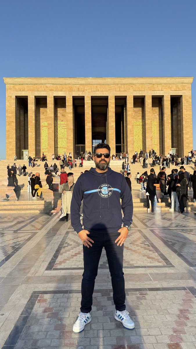 Atasını bilmeyen it peşinde gezer… #10kasım