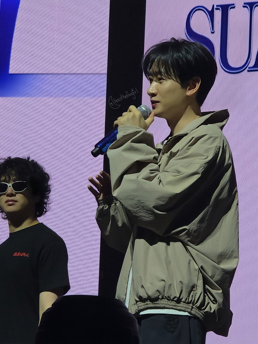 chocothefangirl's tweet photo. Hyukjae: 🗣💕
Heechul en el fondo: 😎✨️

[🎤 Soundcheck 🇲🇽 Mexico City]

#SS10inMexico #SS10
#EUNHYUK #은혁 #혁재 
#LEEHYUKJAE #이혁재 
#슈퍼주니어 #SUPERJUNIOR
@AllRiseSilver https://t.co/jcG7Q3p8p6